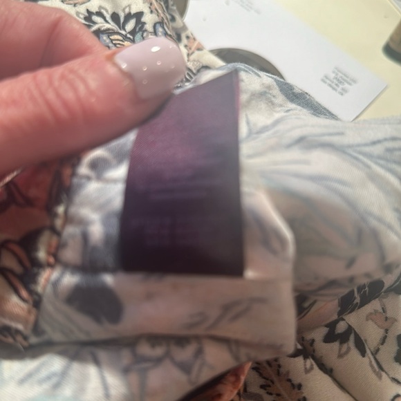 Hale Bob M Floral Short Sleeve Top in NEW Condition Poly/Spandex Blend - Picture 9 of 15